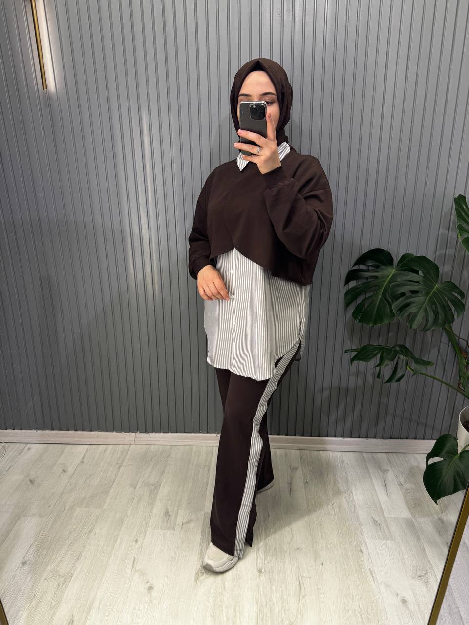 Ekru çizgili takım